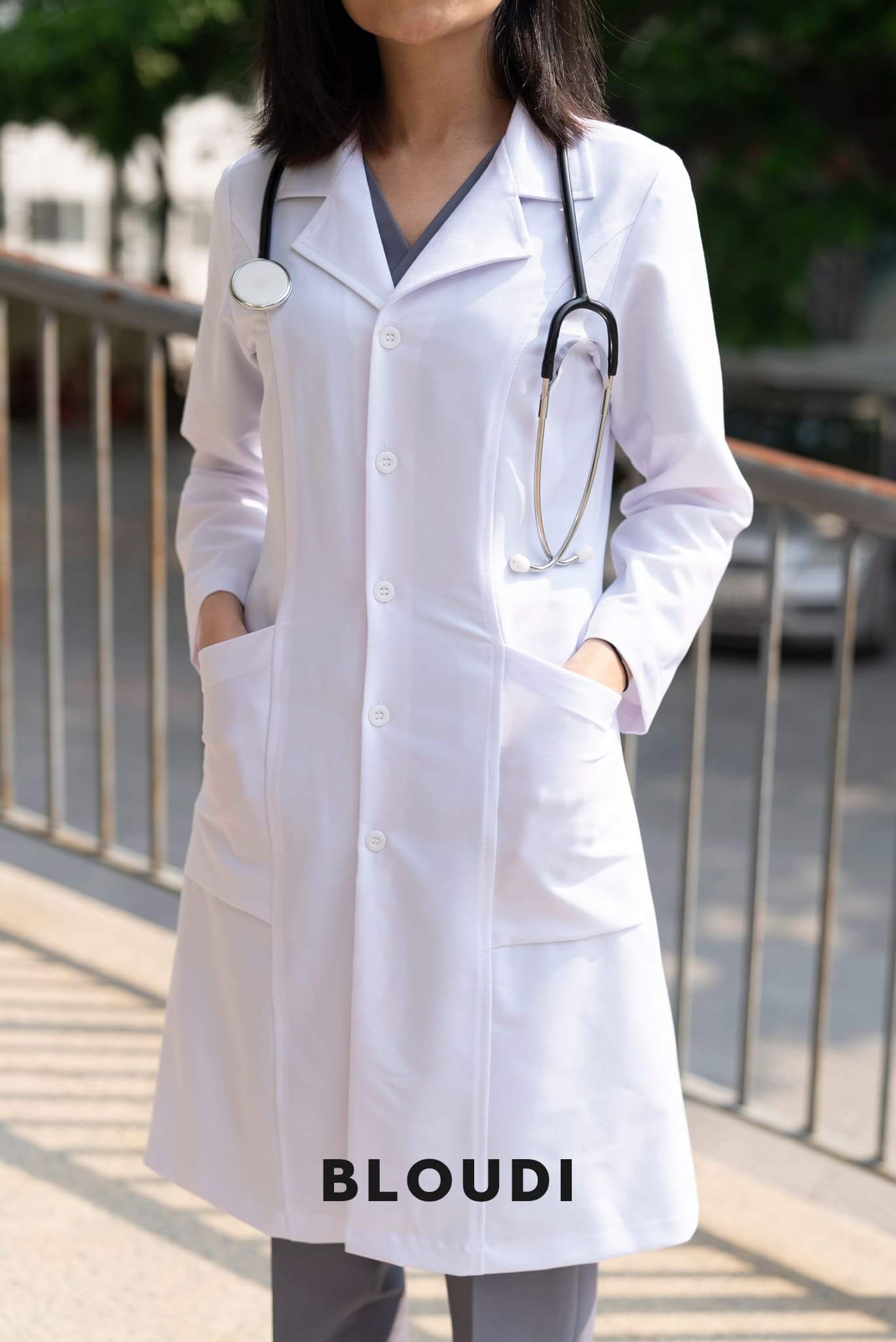 Lợi ích của việc đầu tư vào áo blouse bác sĩ chất lượng cao