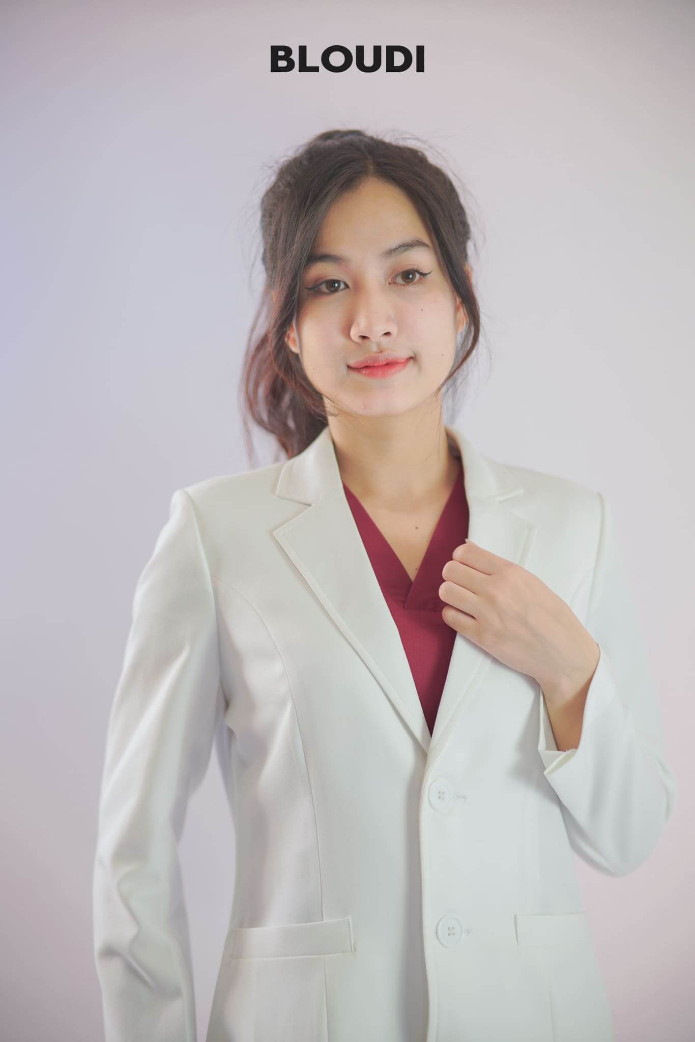 Áo Blouse Bác Sĩ Phong Cách Và Chức Năng