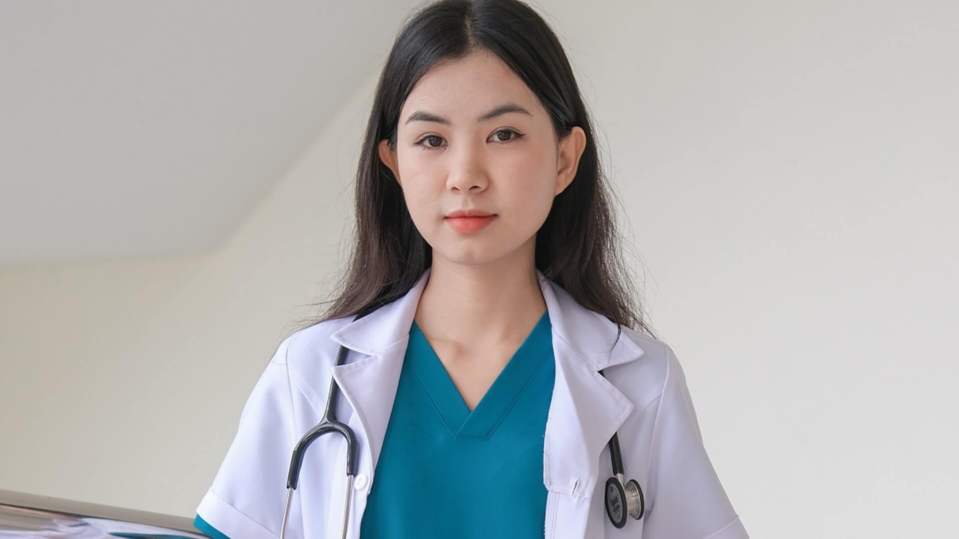 Áo Blouse Bác Sĩ Phong Cách Và Chức Năng