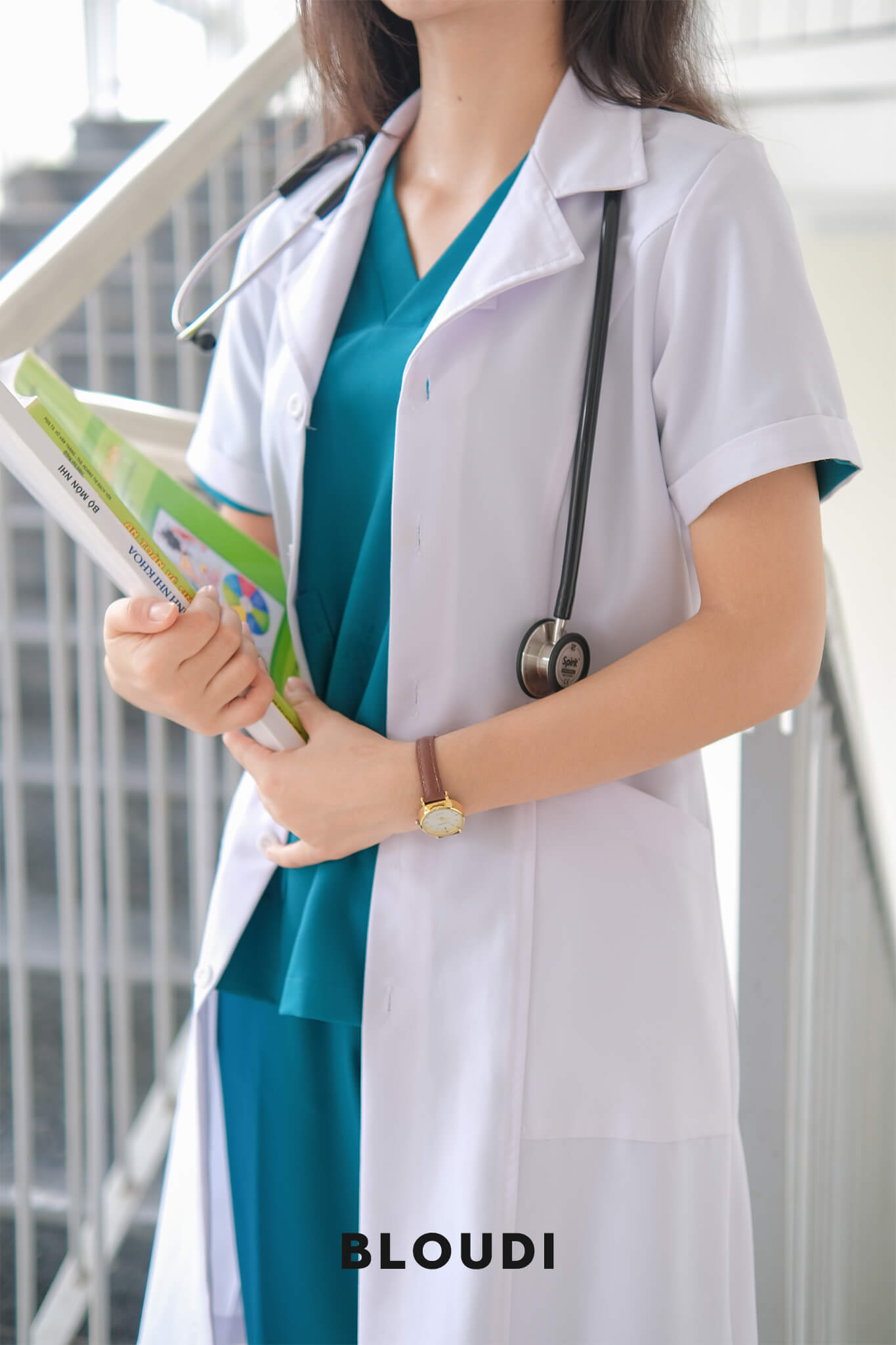 Khám Phá Hướng Dẫn Chọn Size Áo Blouse Hoàn Hảo