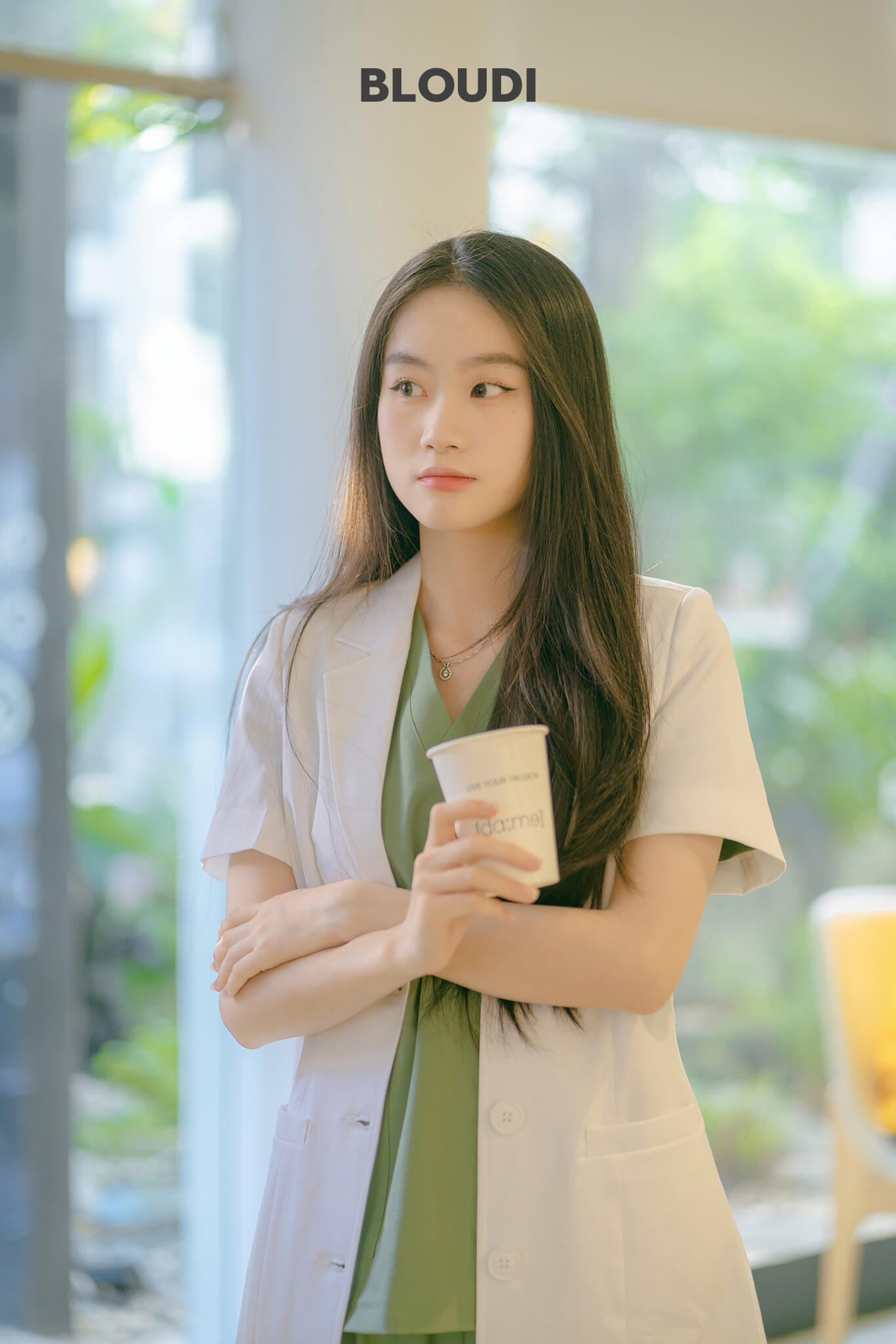 Mẹo Chụp Ảnh Với Áo Blouse Đẹp Bạn Nên Biết