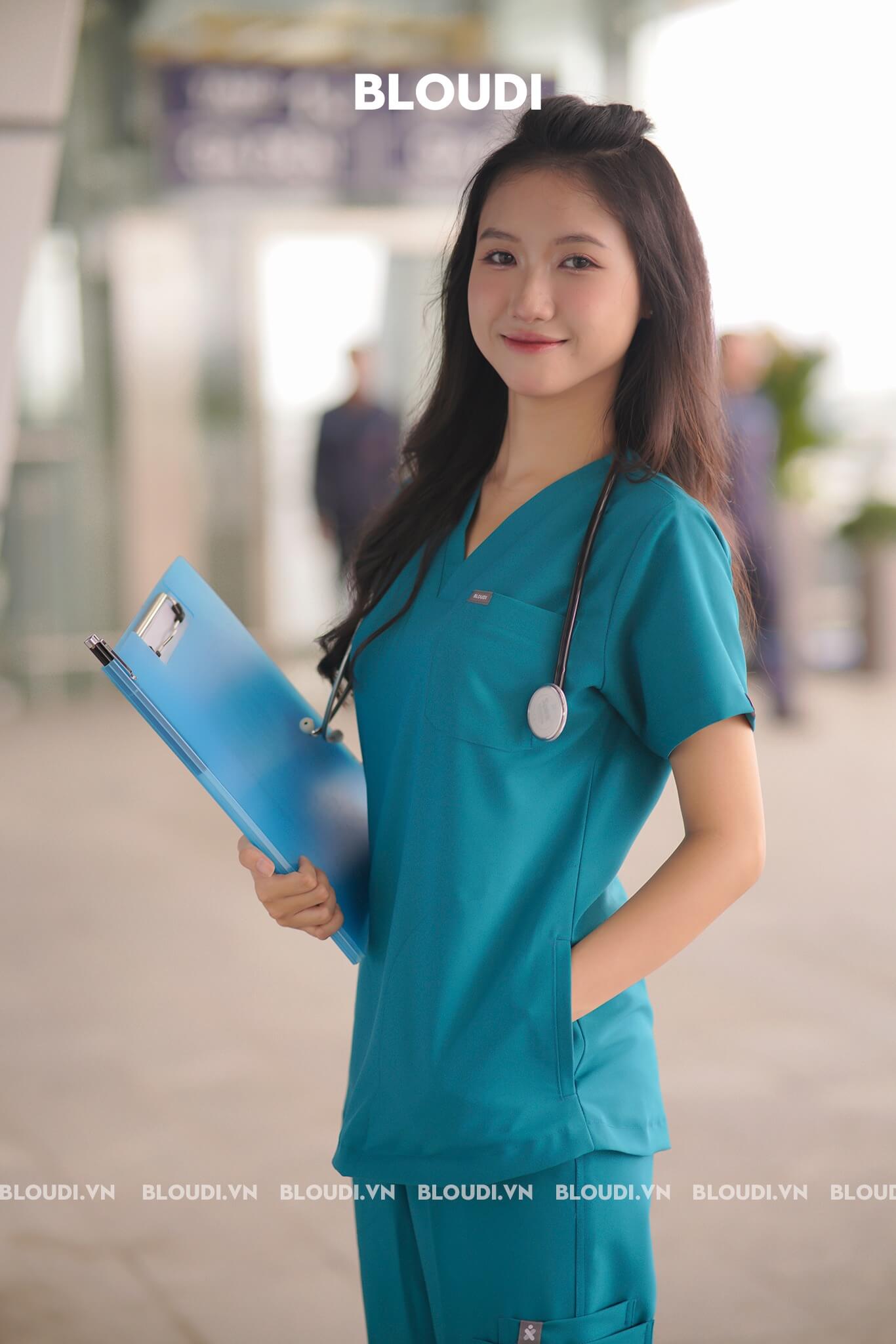 Bí Quyết Chọn Mua Quần Scrub Phù Hợp Cho Nghề Y Của Bạn