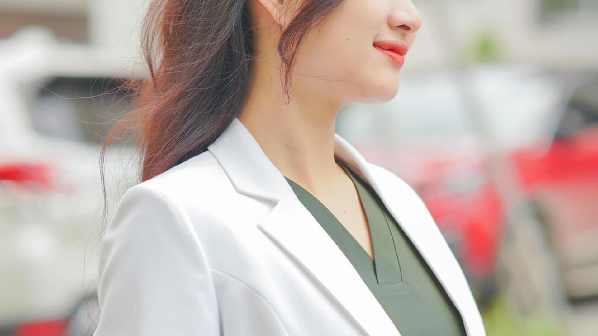 Khám Phá Đồng Phục Blouse Y Tế: Từ Kiểu Dáng Đến Ưu Điểm