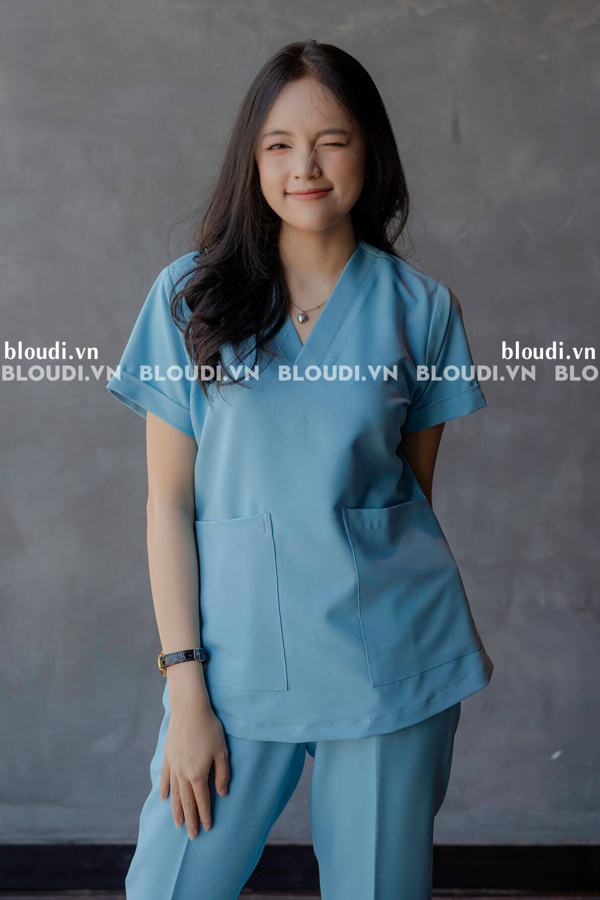 Vẻ Đẹp Nữ Tính Của Scrub Basic Nữ Light Blue