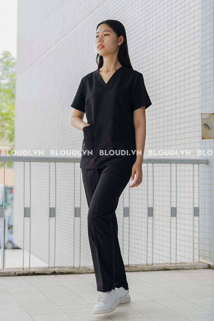 Bí Mật Vẻ Đẹp Quyến Rũ Của Áo Scrub Nữ Đen