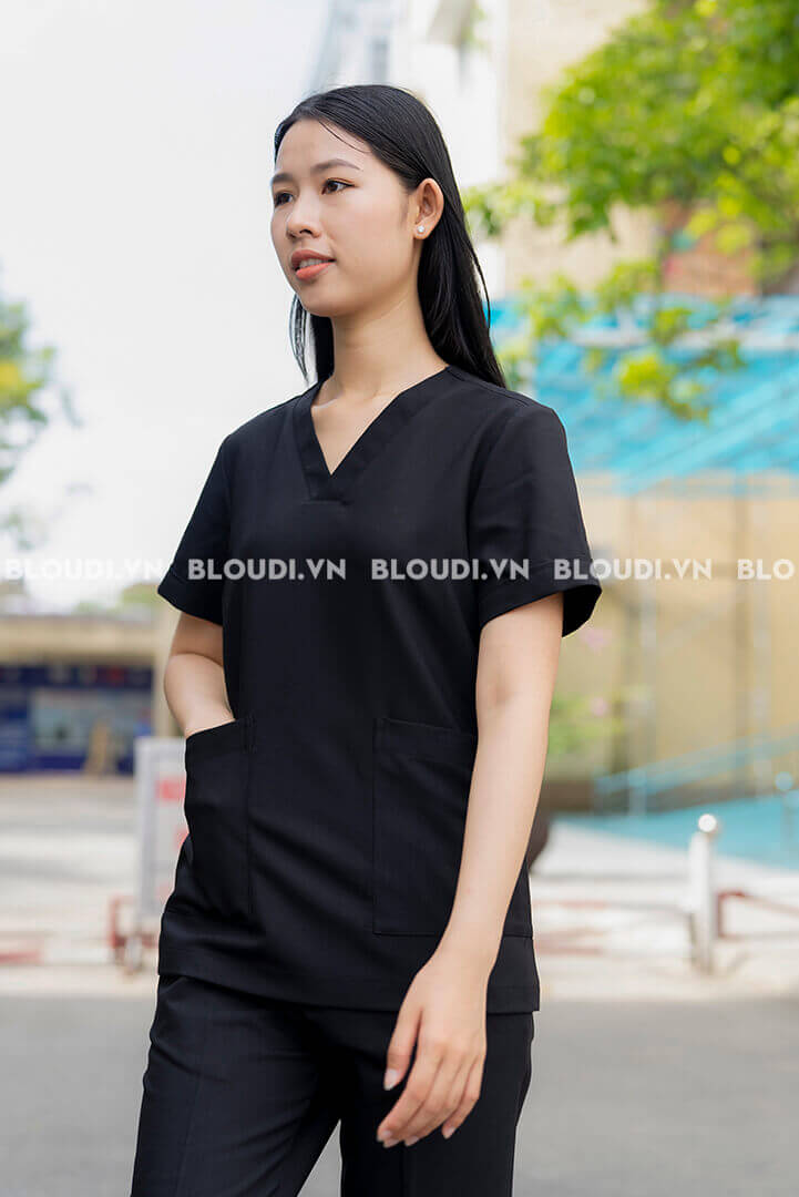 Bí Mật Vẻ Đẹp Quyến Rũ Của Áo Scrub Nữ Đen