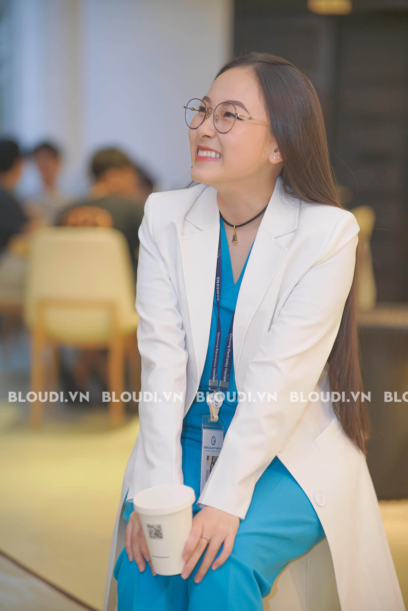 Vẻ Đẹp Thanh Lịch Của Scrub Basic Nữ Xanh Biển