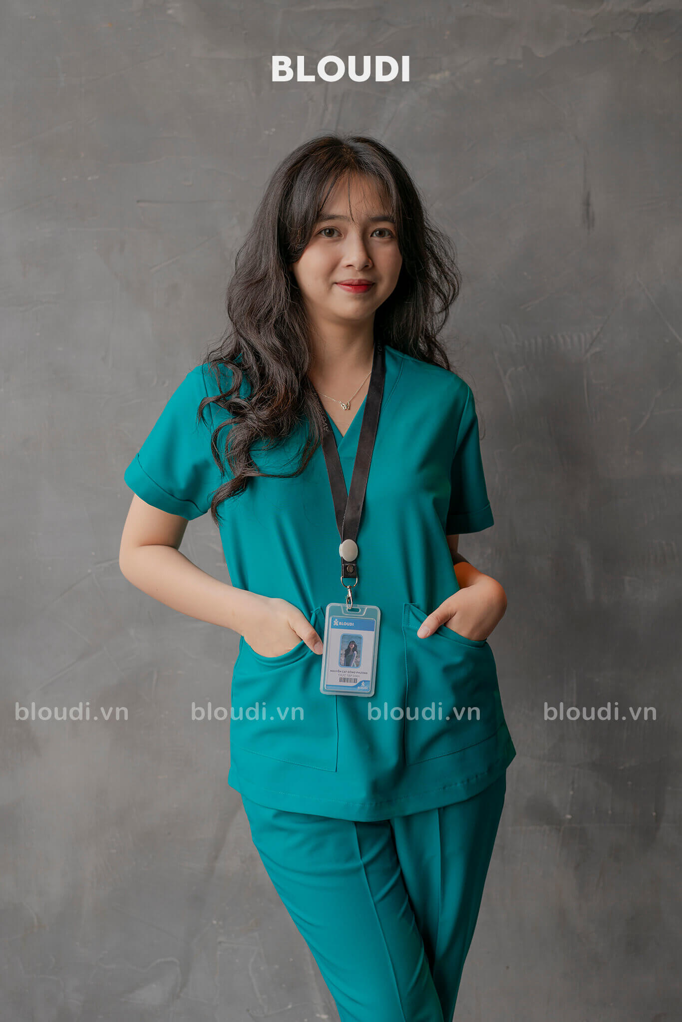 Vẻ Đẹp Lịch Lãm Của Scrub Basic Nữ Xanh Cổ Vịt