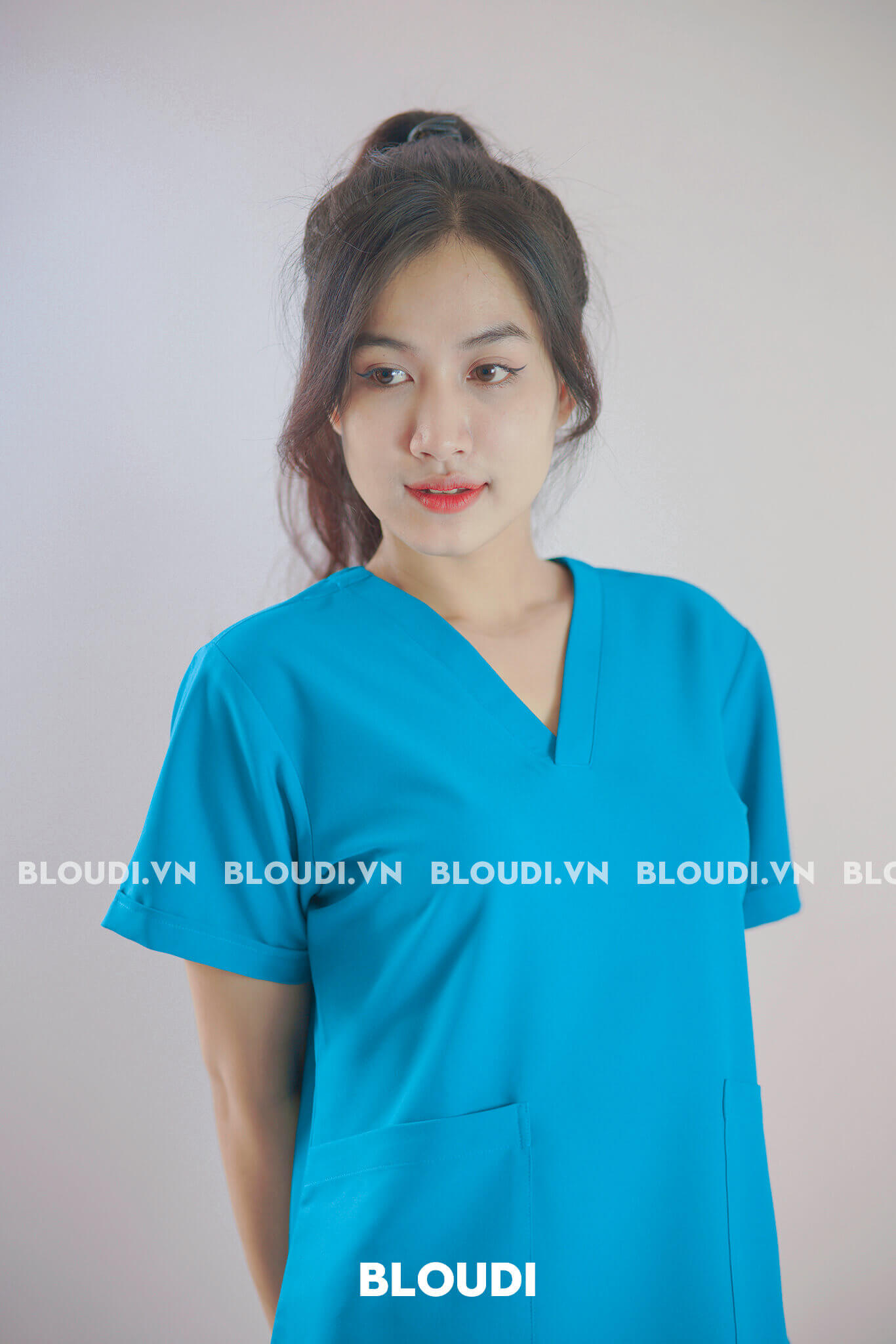 Vẻ Đẹp Thanh Lịch Của Scrub Basic Nữ Xanh Biển