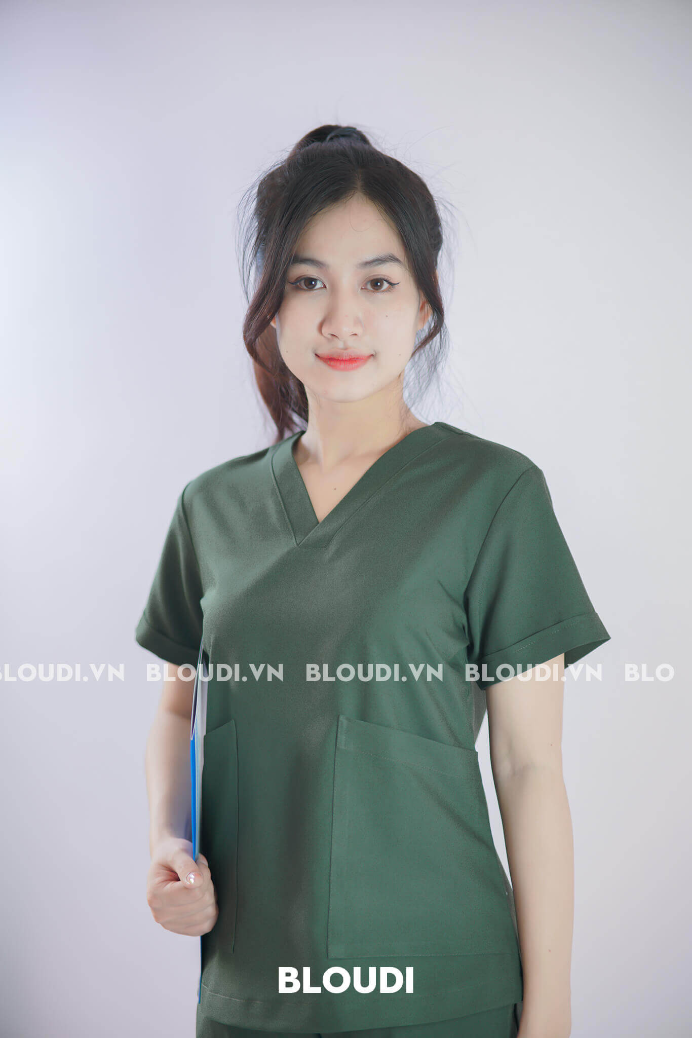 Vẻ Đẹp Sáng Tạo Của Scrub Basic Nữ Xanh Rêu