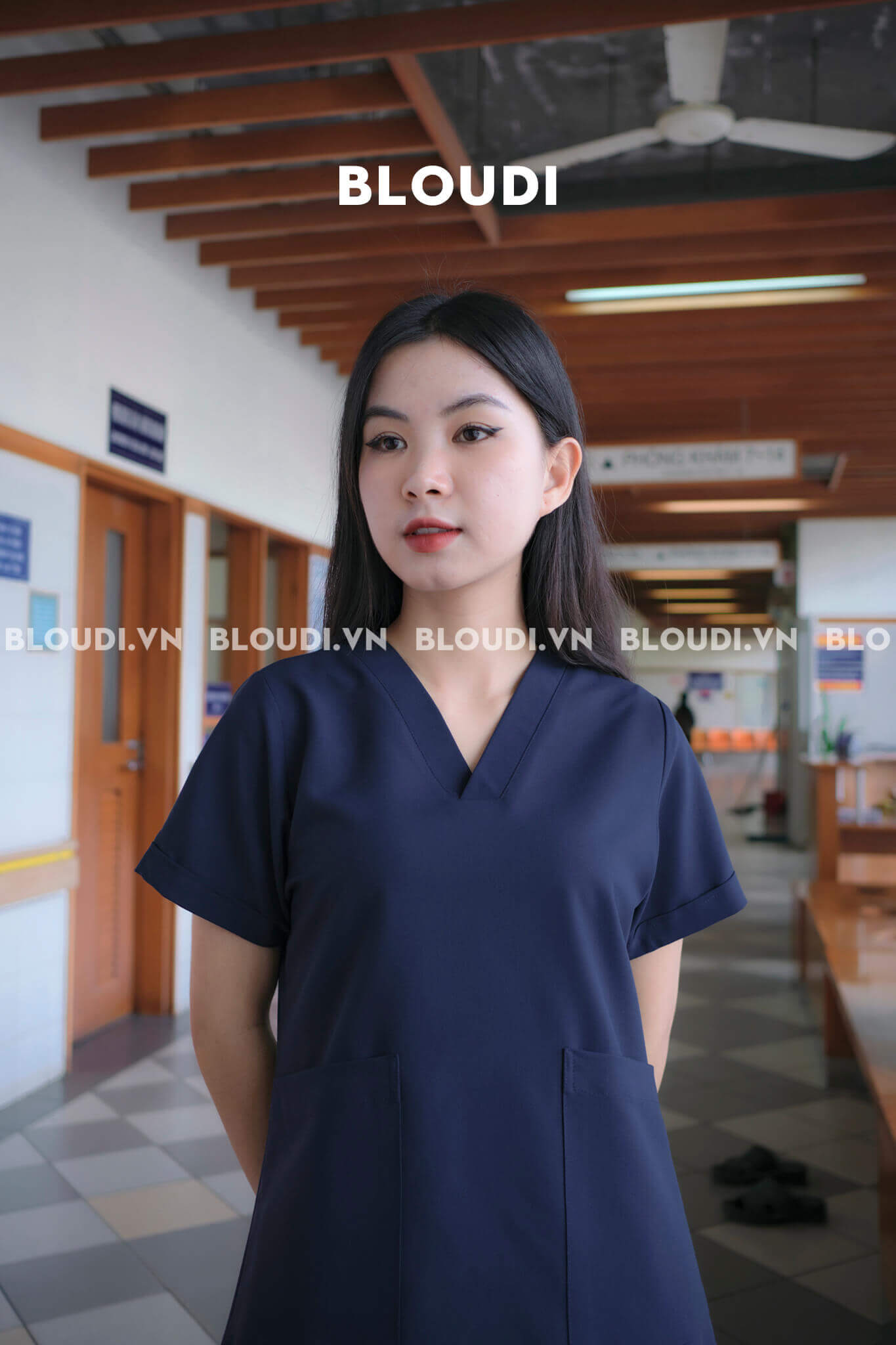 Vẻ Đẹp Hiện Đại Của Scrub Basic Nữ Xanh Đen