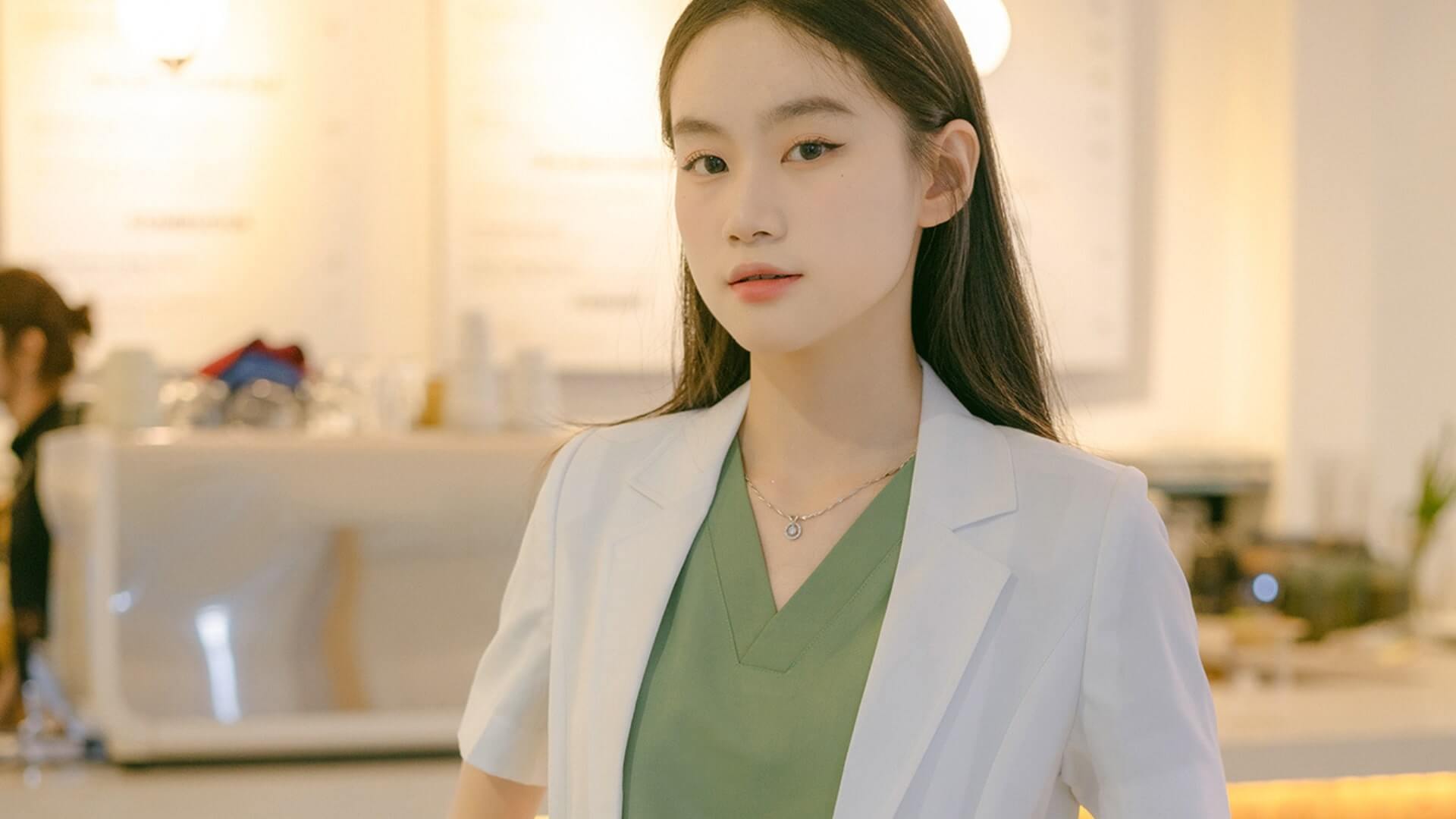 Blouse Y Tế Thời Trang: Sự Kết Hợp Hoàn Hảo Giữa An Toàn Và Phong Cách