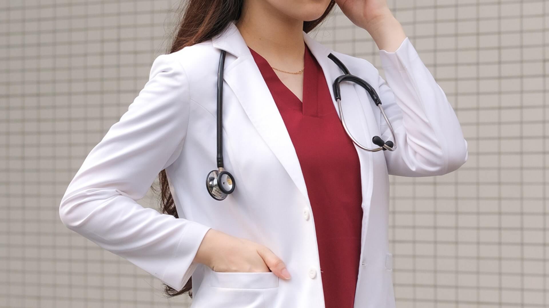 Nét Đẹp Thời Trang Và Tính Tiện Ích Của Áo Blouse Y Tế Nữ Tay Dài