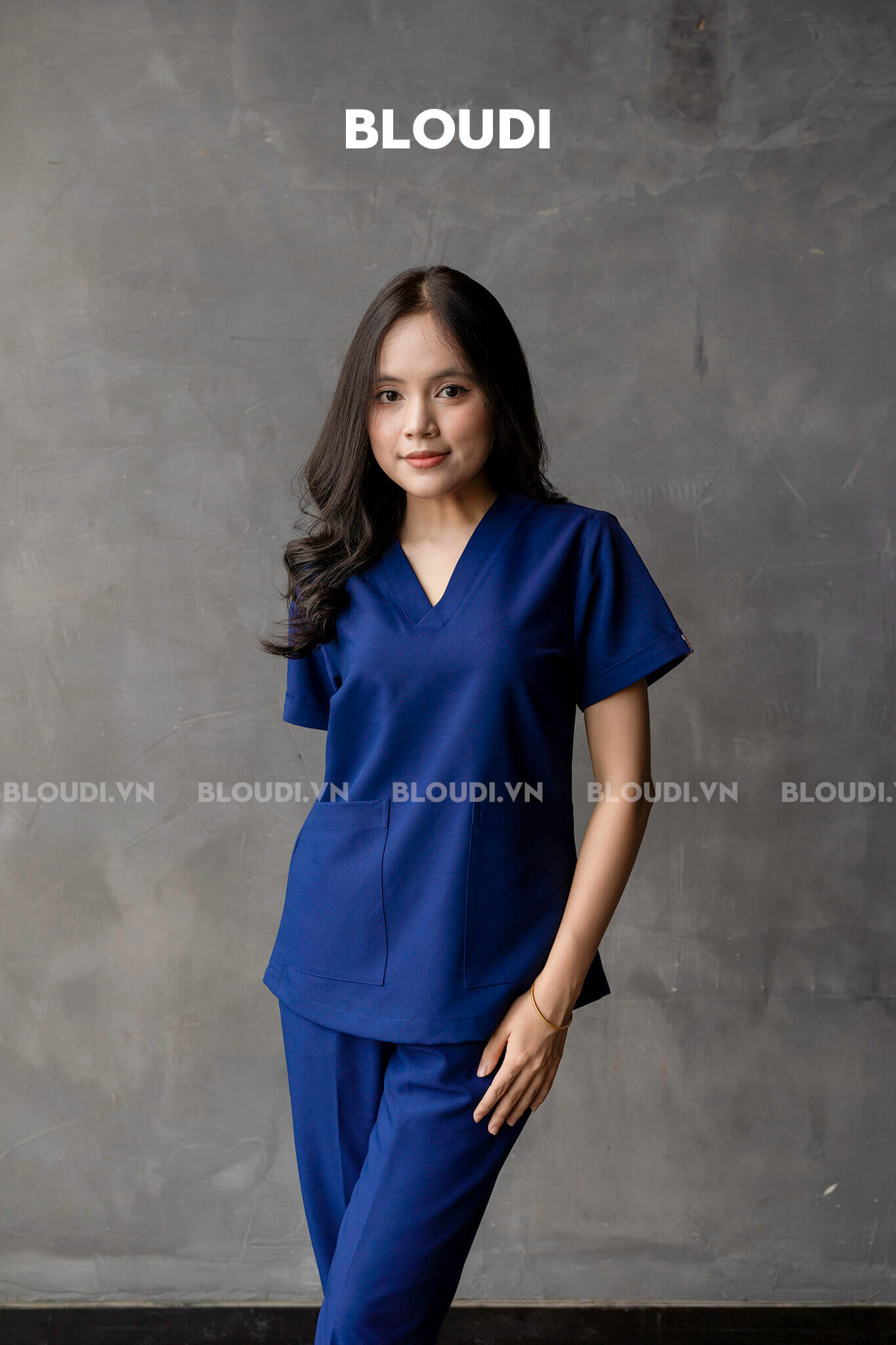 Vẻ Đẹp Kinh Điển Của Scrub Basic Nữ Xanh Navy