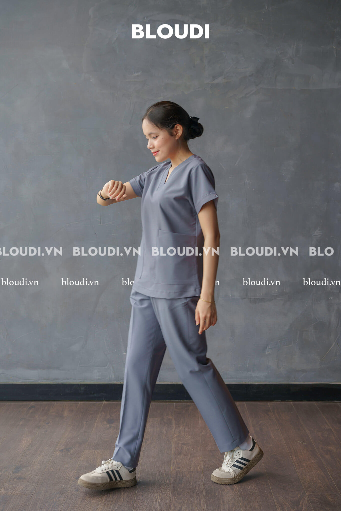 Vẻ Đẹp Tinh Tế Của Scrub Basic Nữ Xám Ghi