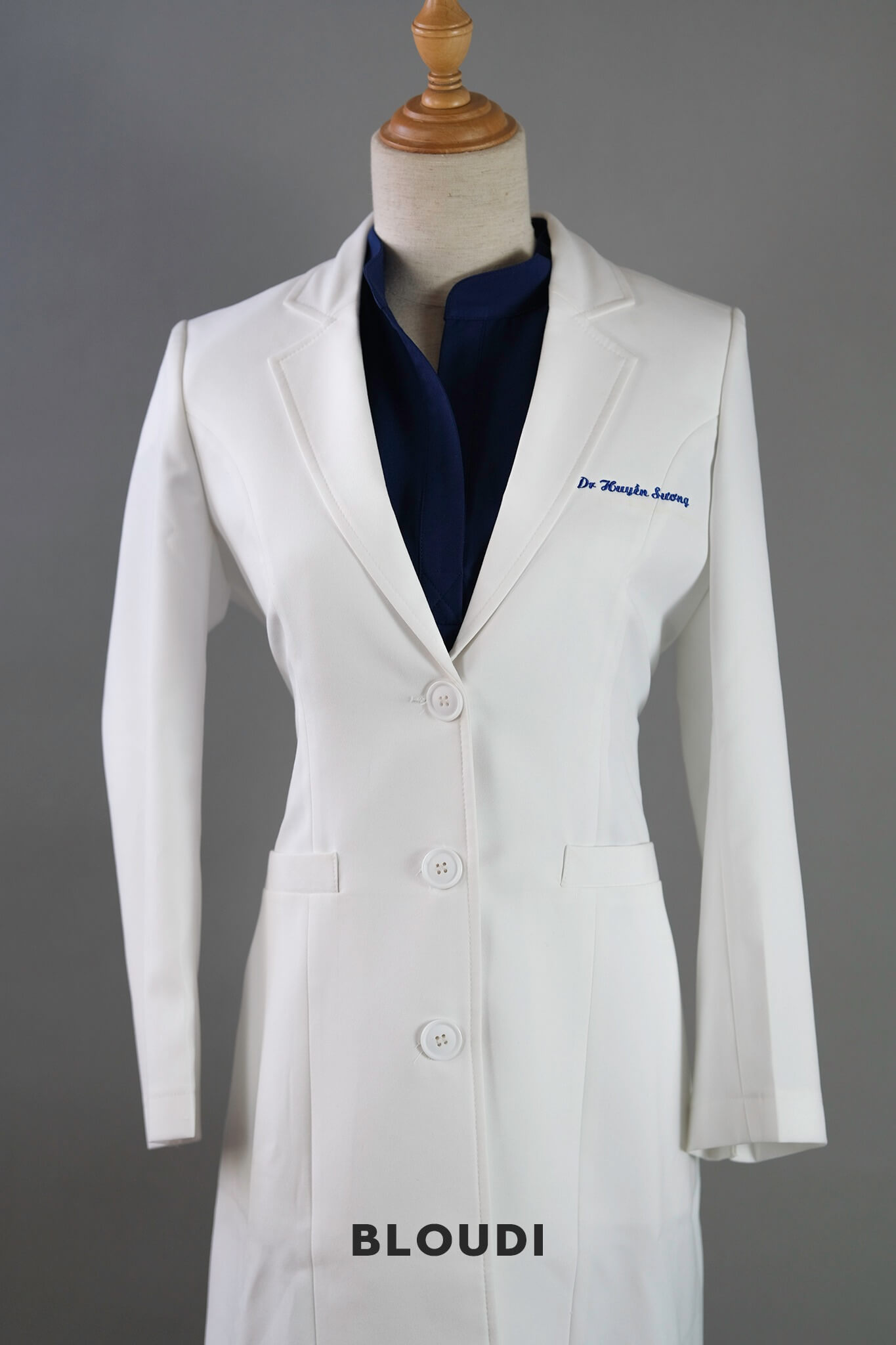 Áo Blouse Bác Sĩ Kiểu Dáng Hiện Đại Tại Bloudi