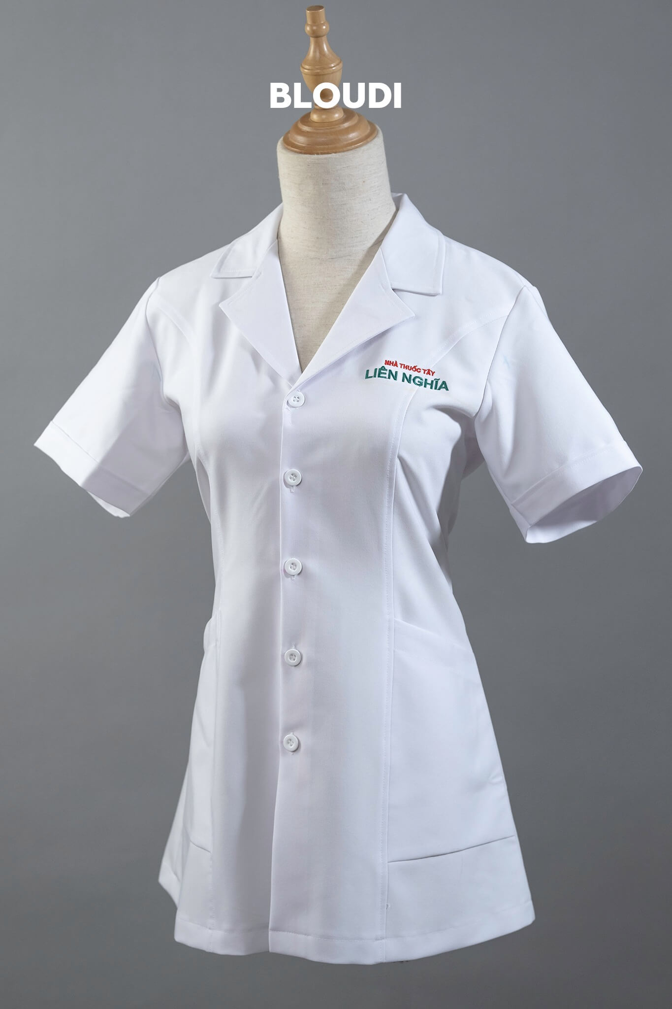 Áo Blouse Bác Sĩ Kiểu Dáng Hiện Đại Tại Bloudi