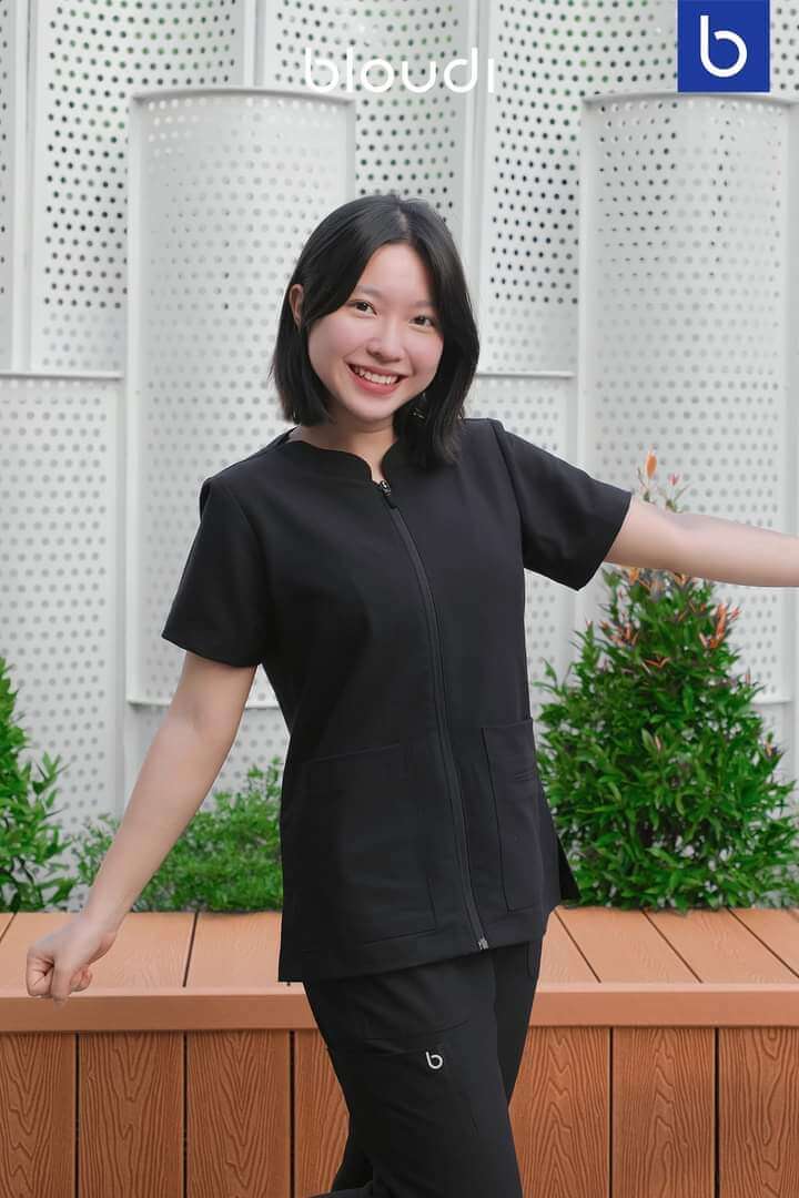 Khám Phá Thế Giới Thời Trang Y Tế Cao Cấp Tại Bloudi