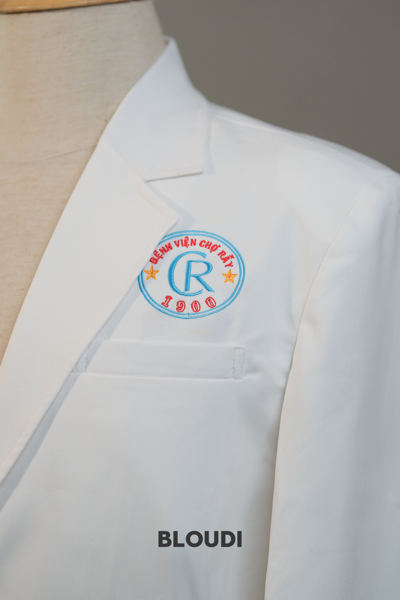 Cách Chọn Áo Blouse Y Tế Phù Hợp Với Phong Cách Cá Nhân