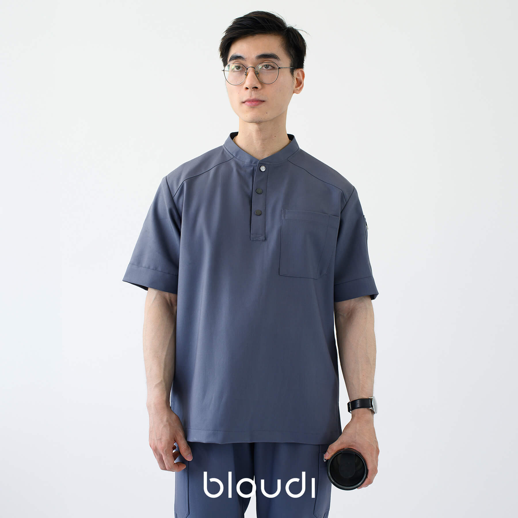 Vì Sao Nhân Viên Y Tế Nên Đầu Tư Vào Scrub Chất Lượng Cao?