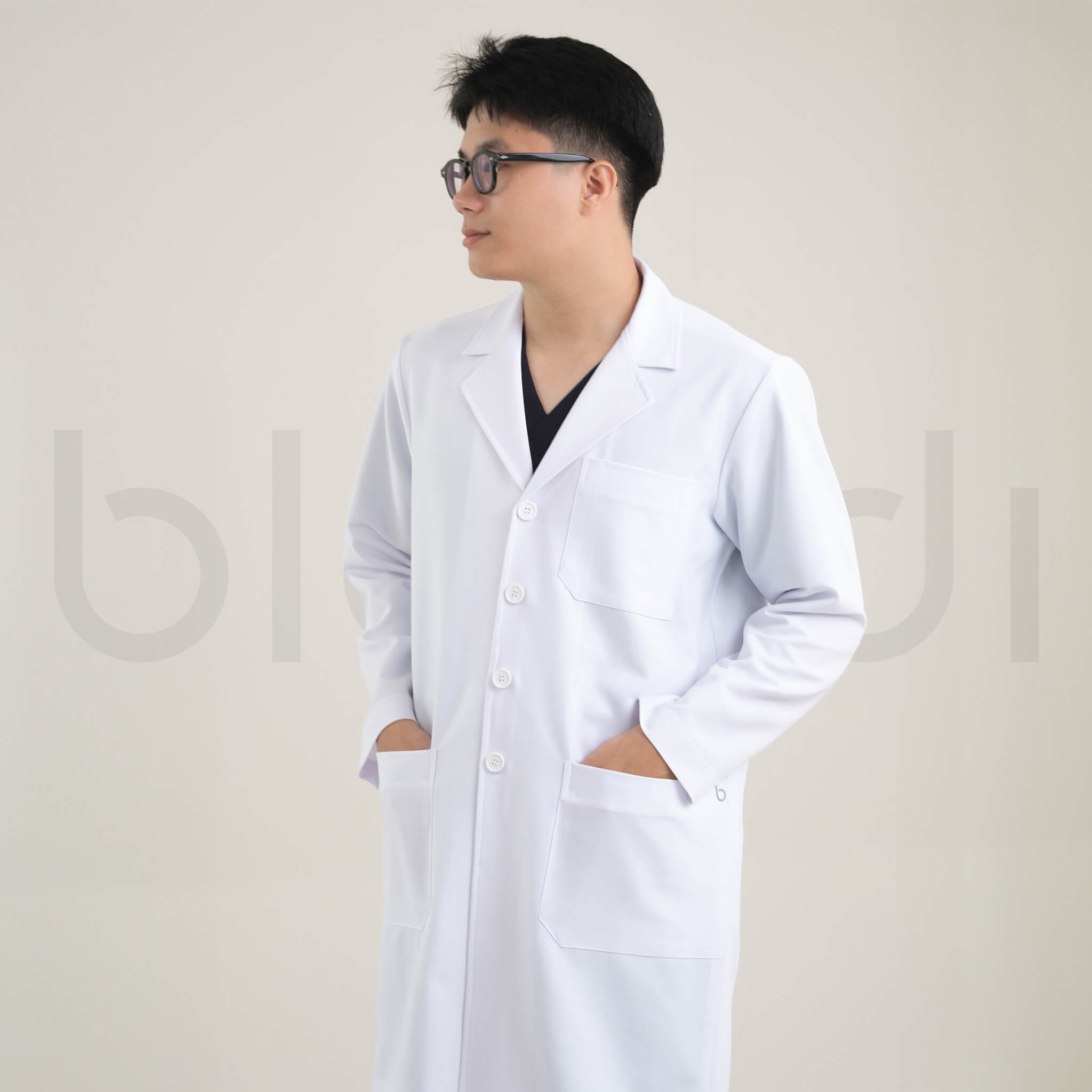 Cách Khử Mùi Hôi Trong Áo Blouse Trắng