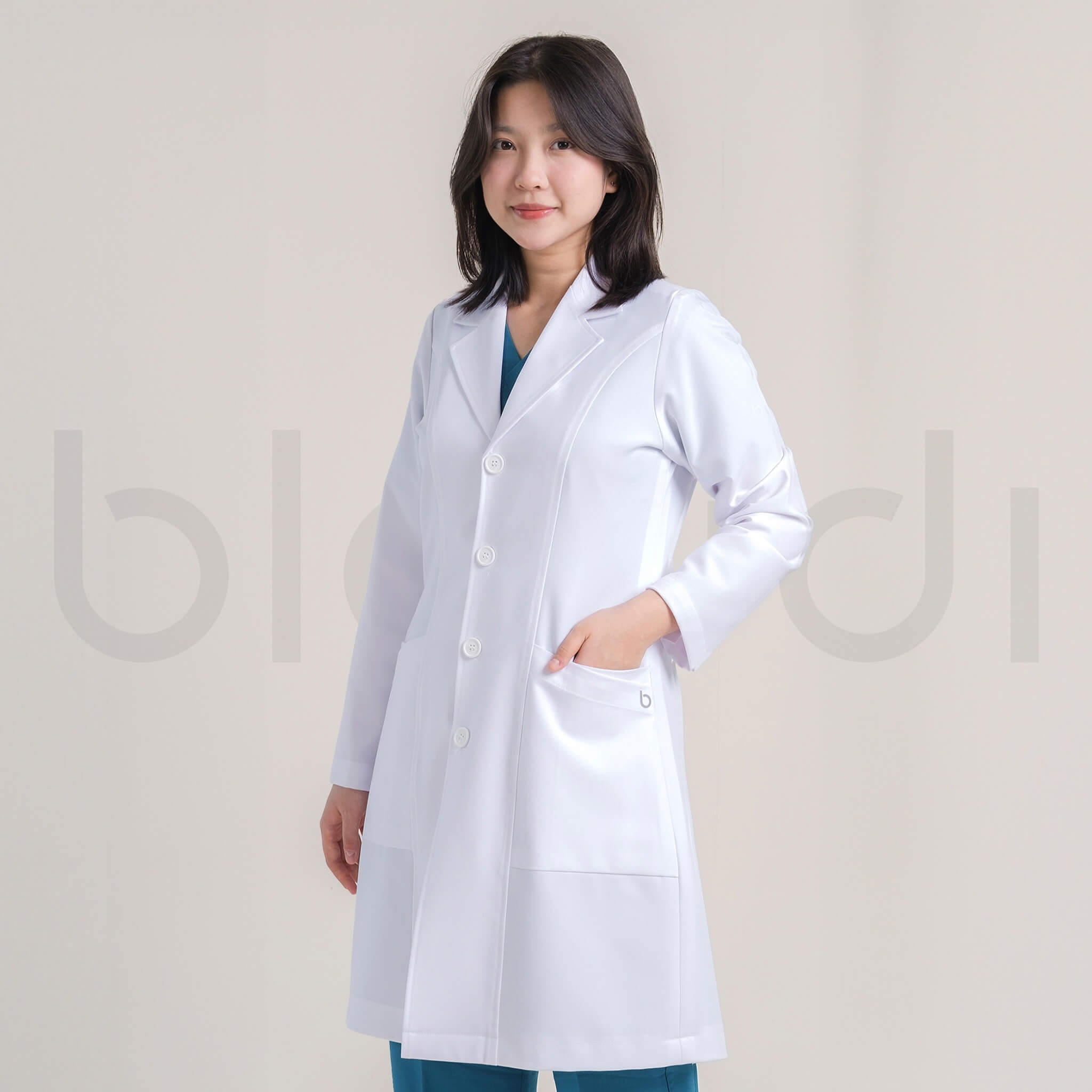 Cách Khử Mùi Hôi Trong Áo Blouse Trắng