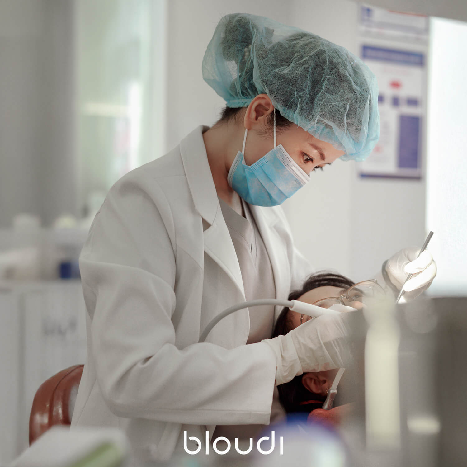 Phong Cách Chuyên Nghiệp Bắt Đầu Từ Chiếc Áo Blouse